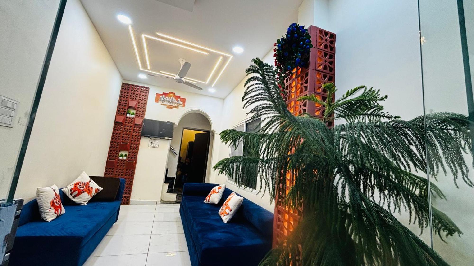 Hotel Shreenidhi Comfort Stay Ujjain Ngoại thất bức ảnh