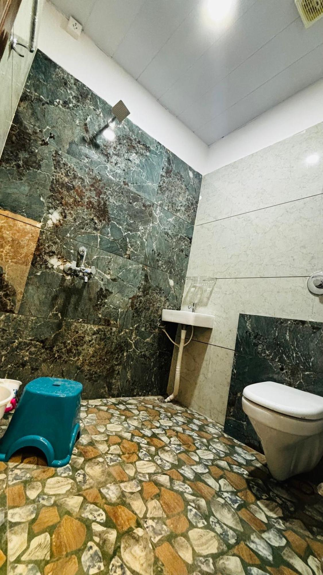 Hotel Shreenidhi Comfort Stay Ujjain Ngoại thất bức ảnh