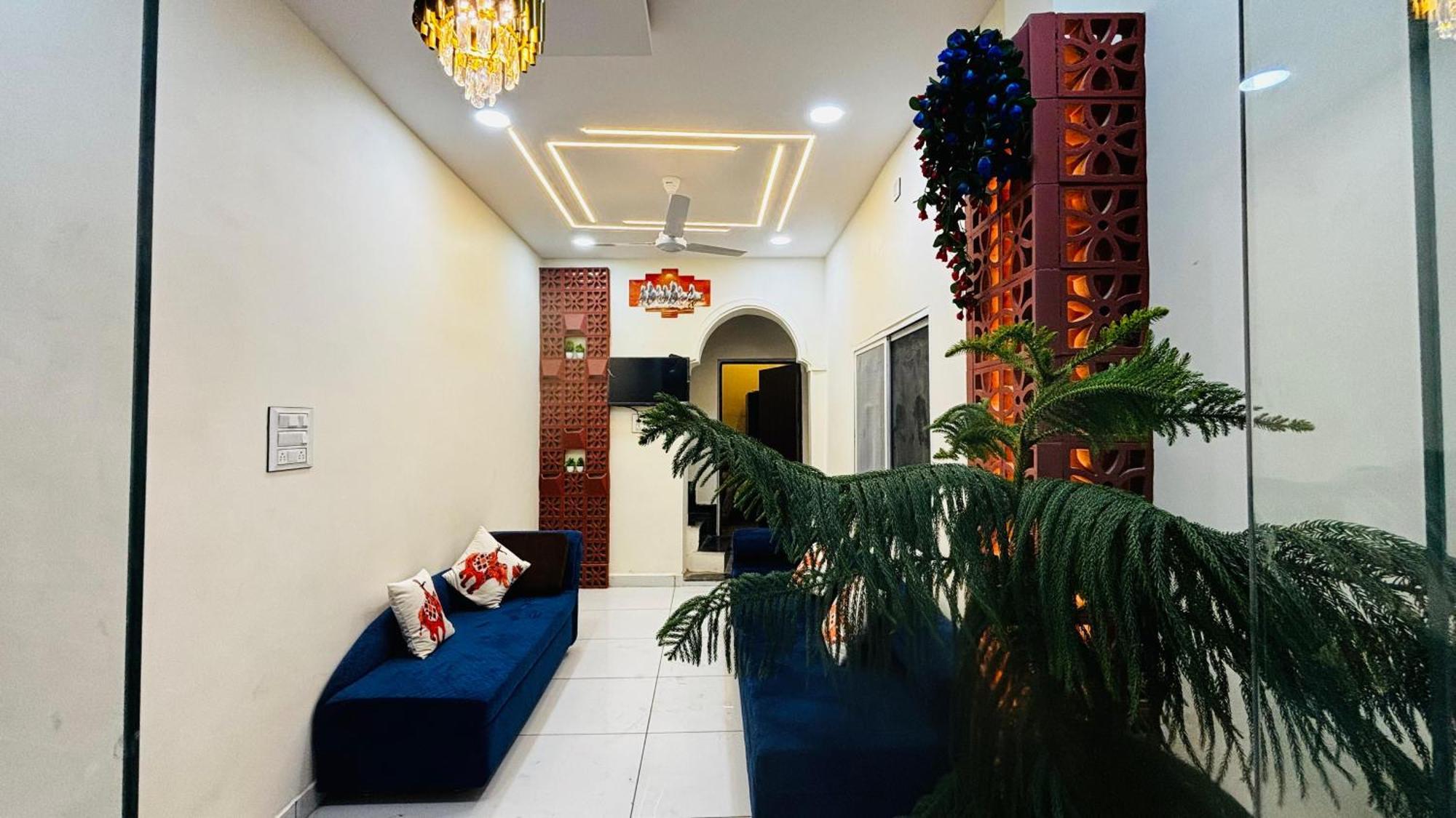 Hotel Shreenidhi Comfort Stay Ujjain Ngoại thất bức ảnh