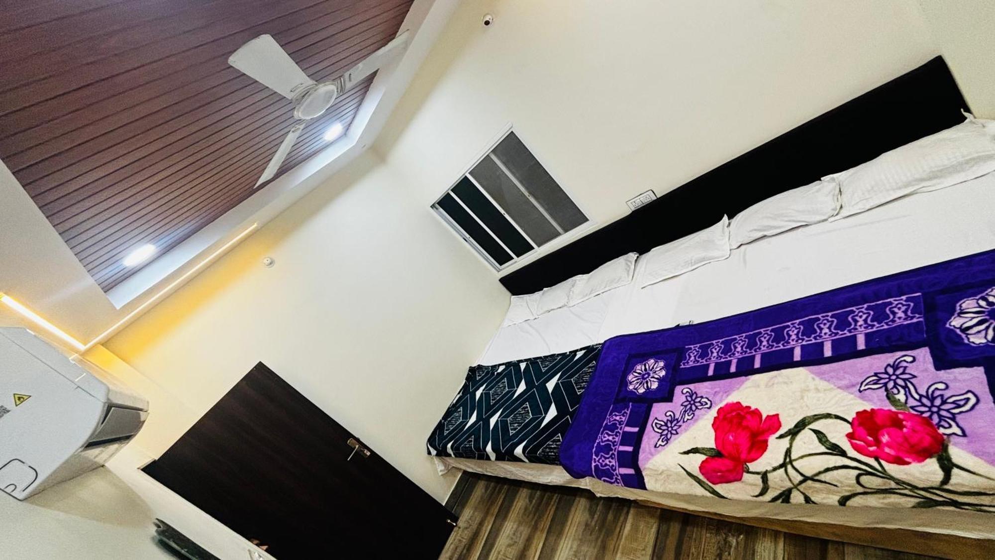 Hotel Shreenidhi Comfort Stay Ujjain Ngoại thất bức ảnh