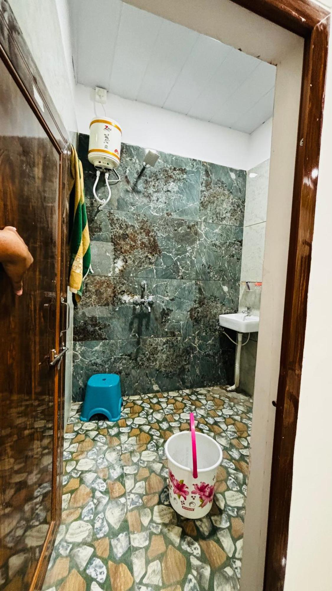 Hotel Shreenidhi Comfort Stay Ujjain Ngoại thất bức ảnh