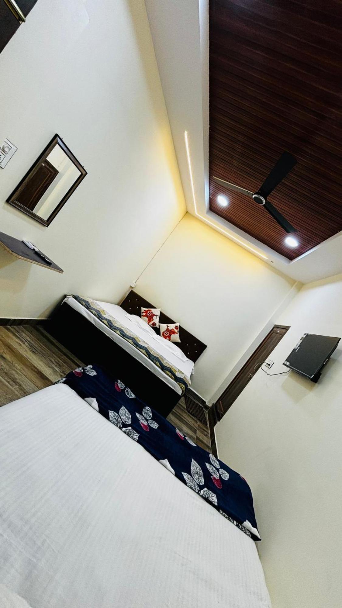 Hotel Shreenidhi Comfort Stay Ujjain Ngoại thất bức ảnh